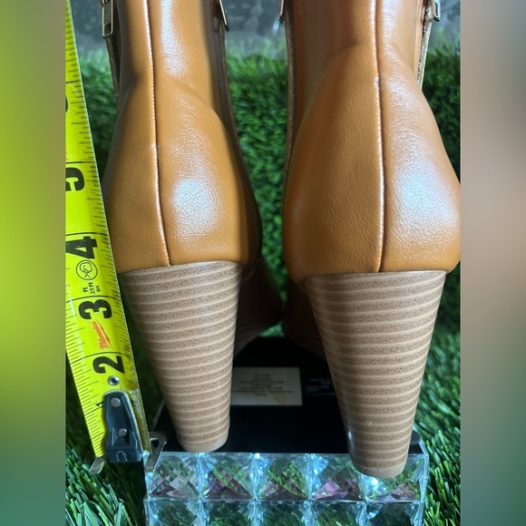 💜💜Tan Wedge Ankle Boots size #8.5 💜💜 - Picture 3 of 11